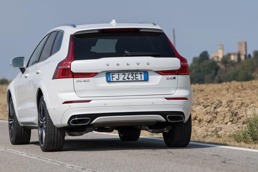  Volvo XC60 D4 R-Design 2017 года  (WW) (фото 3 из 6)